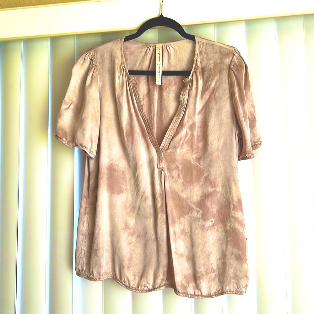 Raquel Allegra size 2 button down blouse size 2